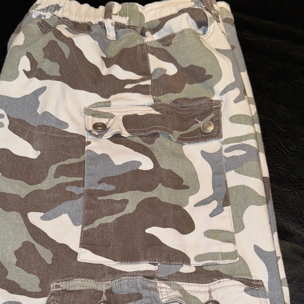 Rue21 Camouflage Print Pants, size L, EUC - Picture 6 of 8